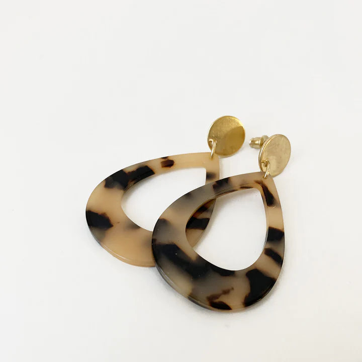 2435 - RESIN DROP EARRINGS - CAMEO
