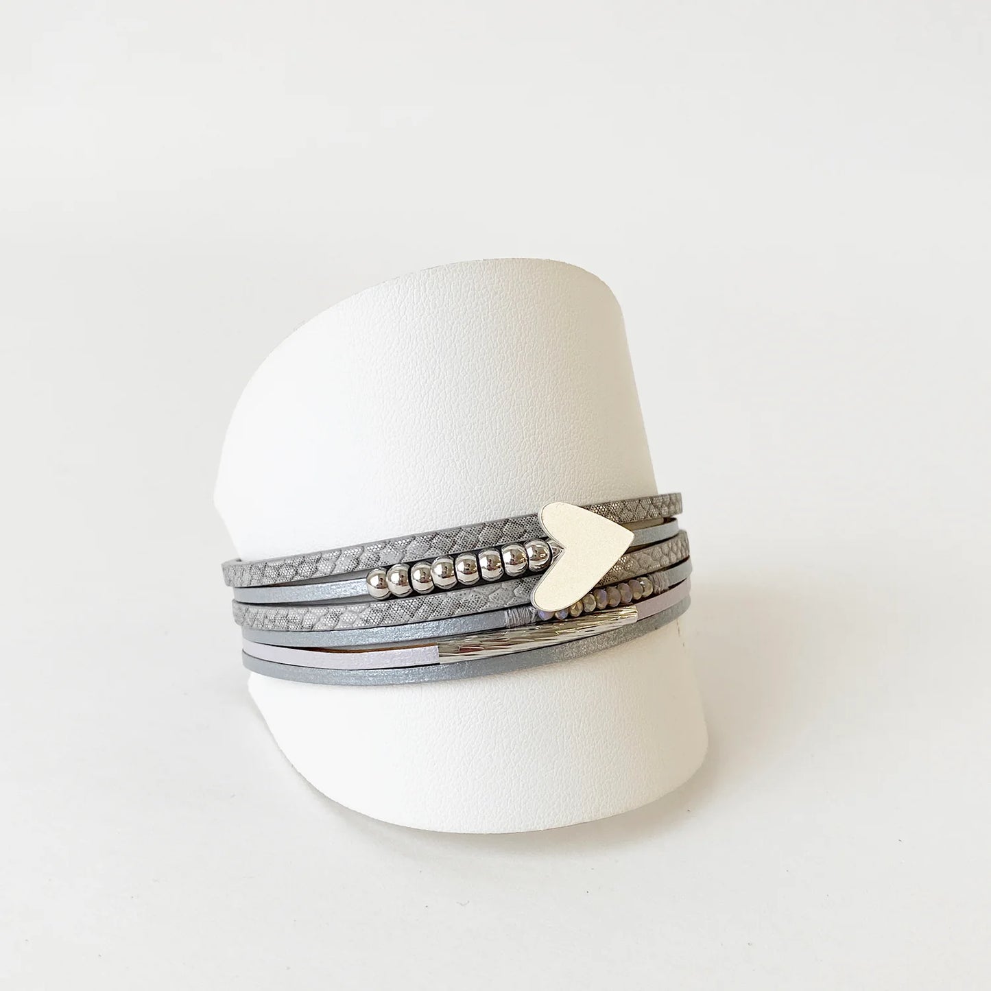 3148 - GREY HEART MAGNETIC BRACELET