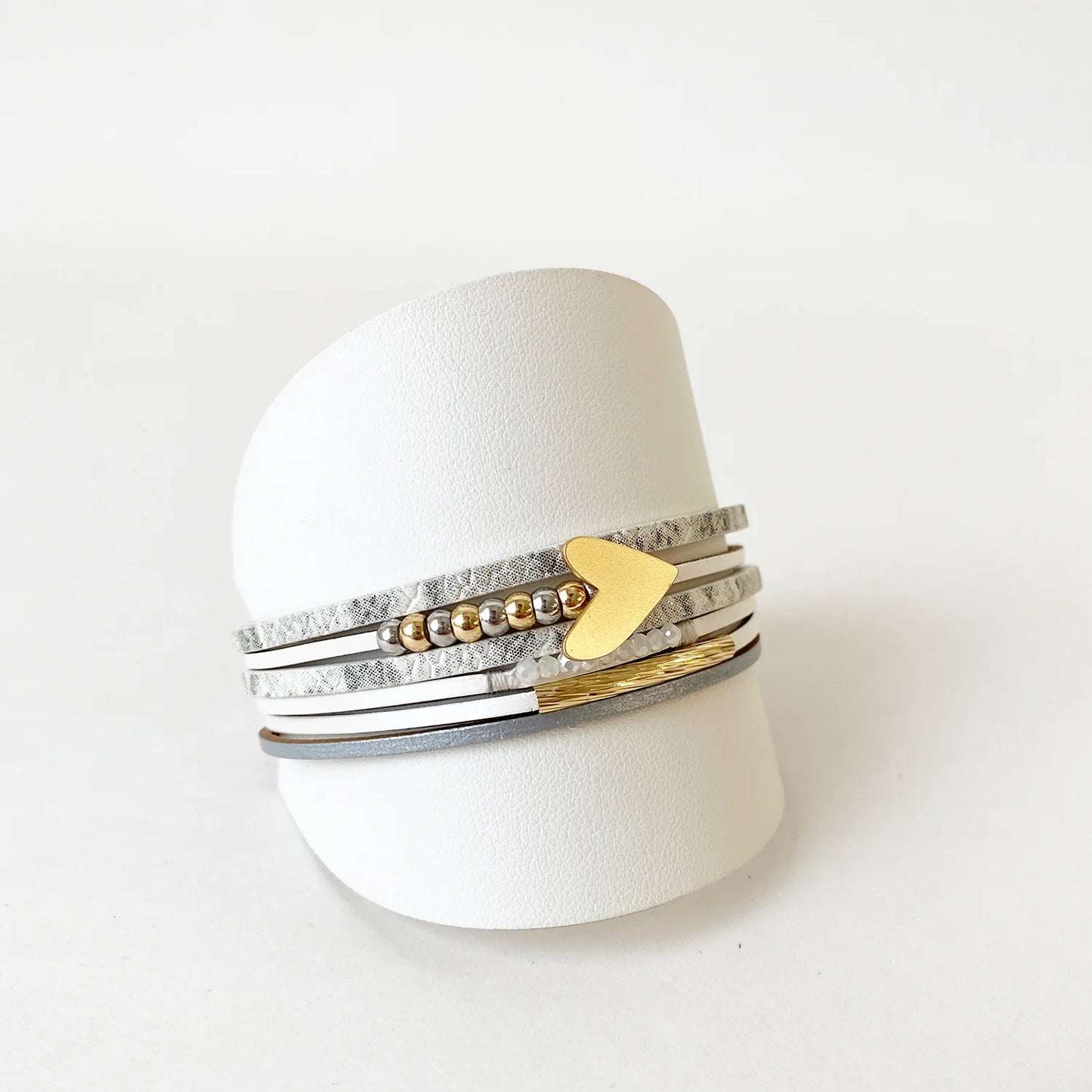3148 - WHITE HEART MAGNETIC BRACELET