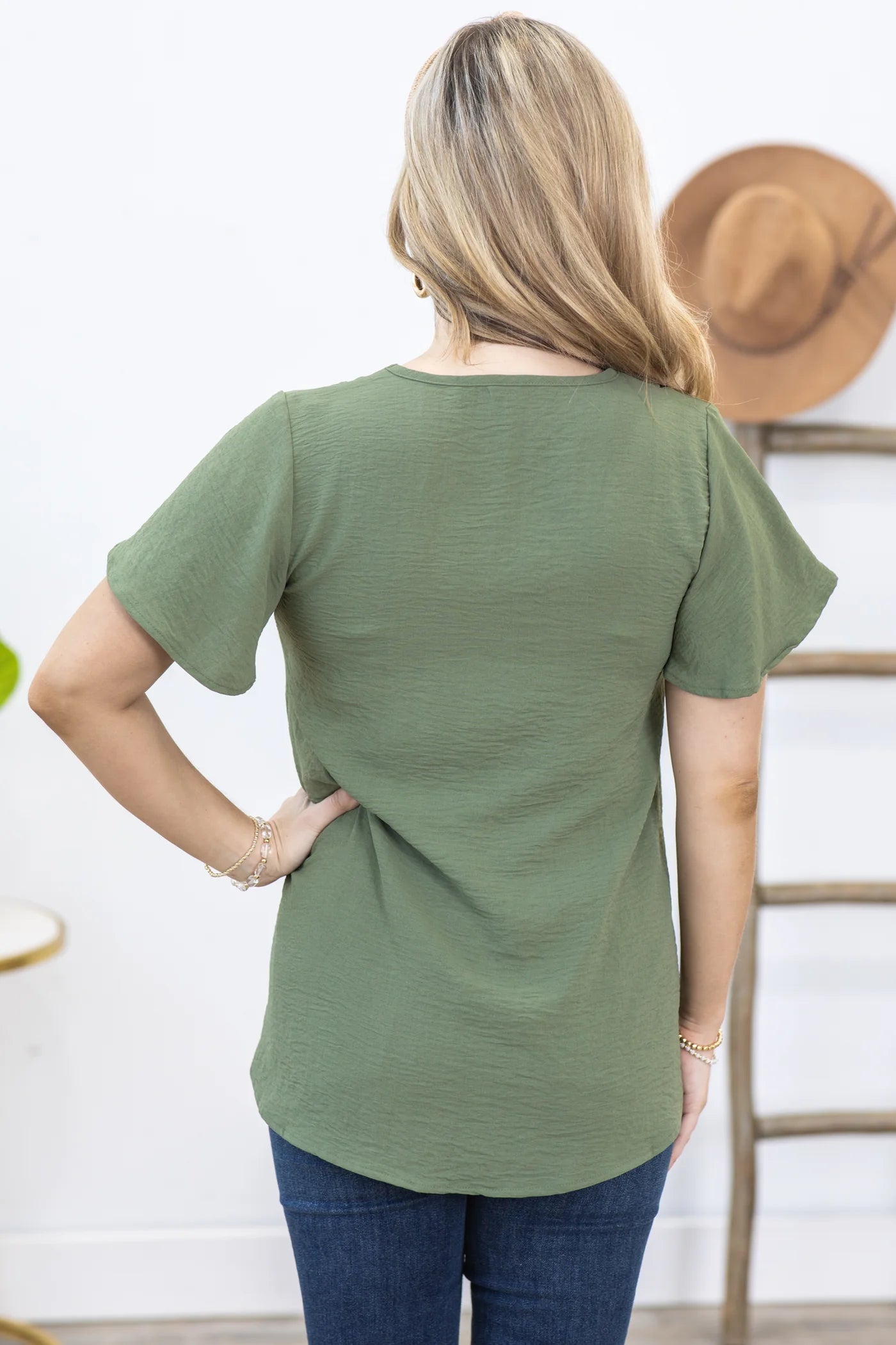 Curvy - Woven Airflow V-Neck Hi-Low Hem Top - Olive