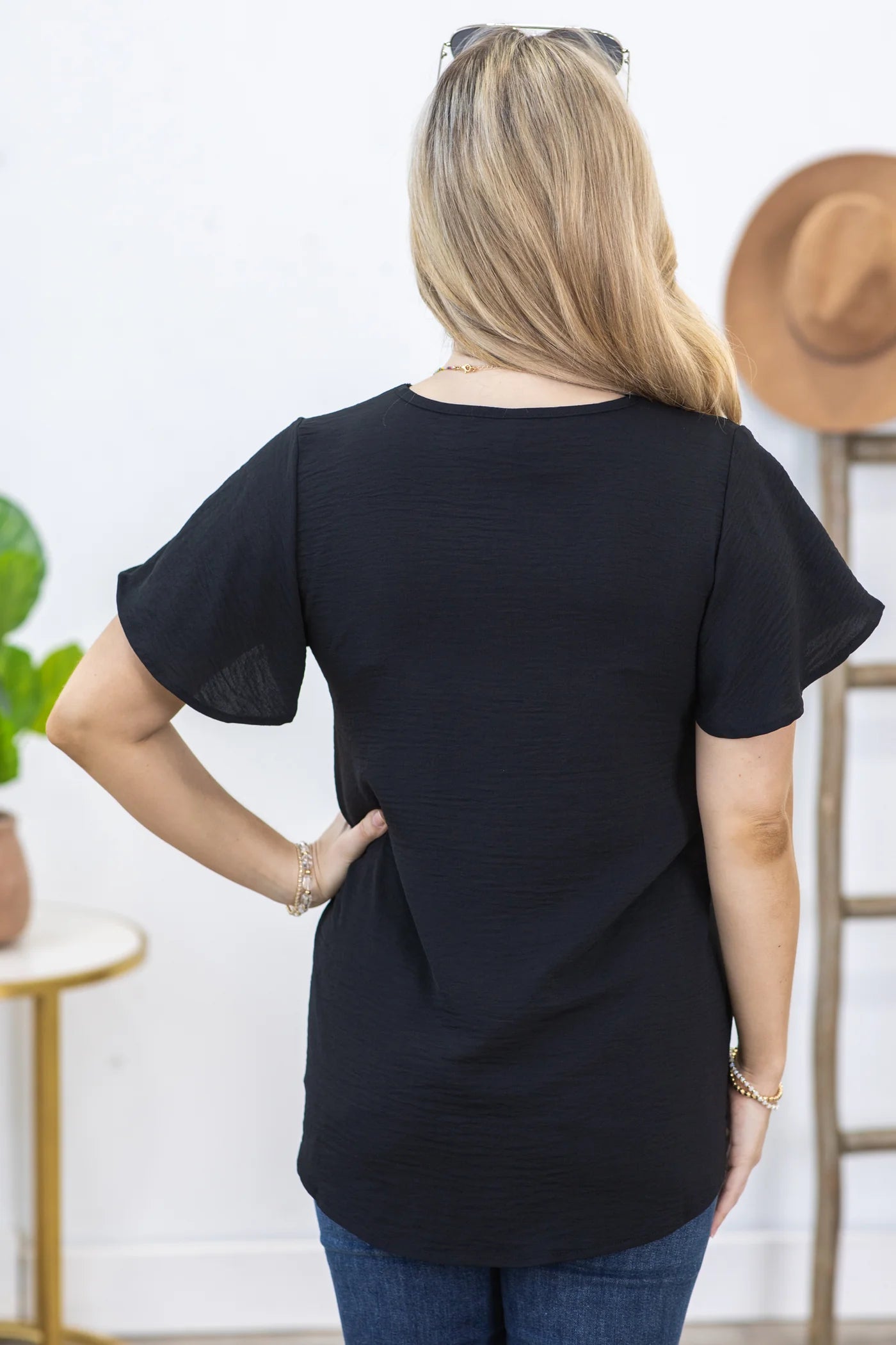 Curvy - Woven Airflow V-Neck Hi-Low Hem Top - Black