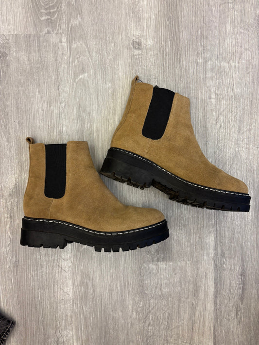 PRELOVED- MARC FISHER CHELSEA BOOT (9.5)