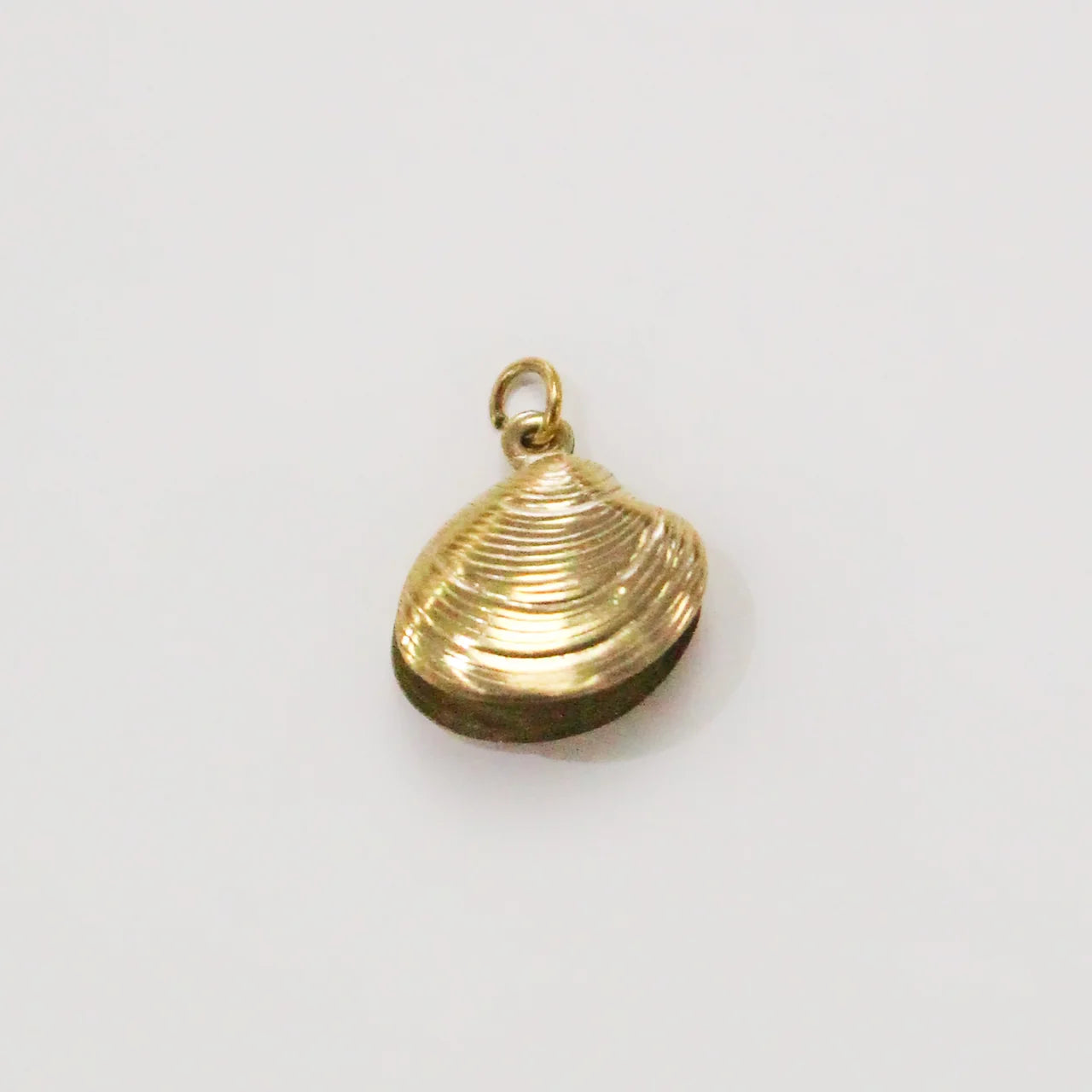 Charm - Shell Pearl Gold