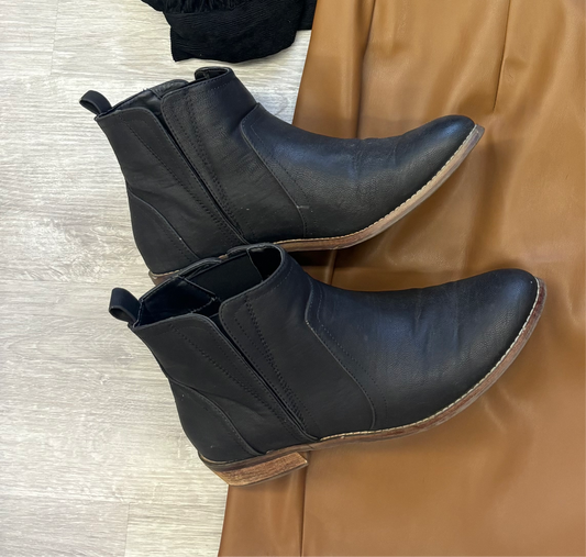 PRE-LOVED - HARLOW BOOTIES