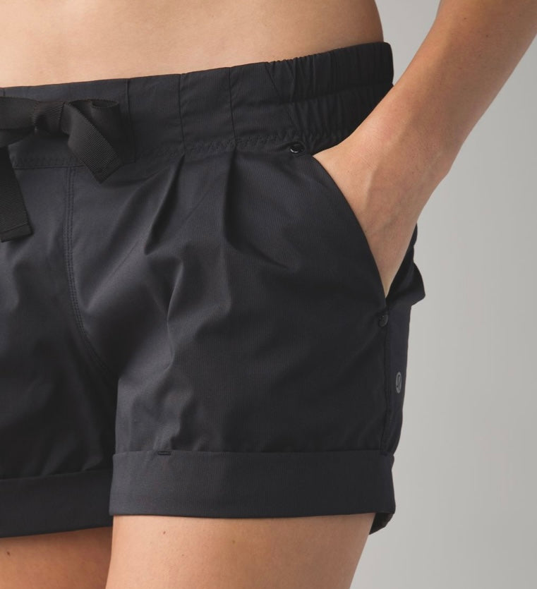 Preloved Lululemon Spring Break Shorts - Black (8)