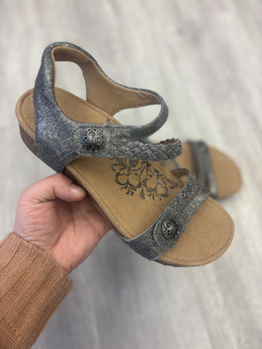 NWOT - Aetrex Jillian Braided Quarter Strap Sandal (8)