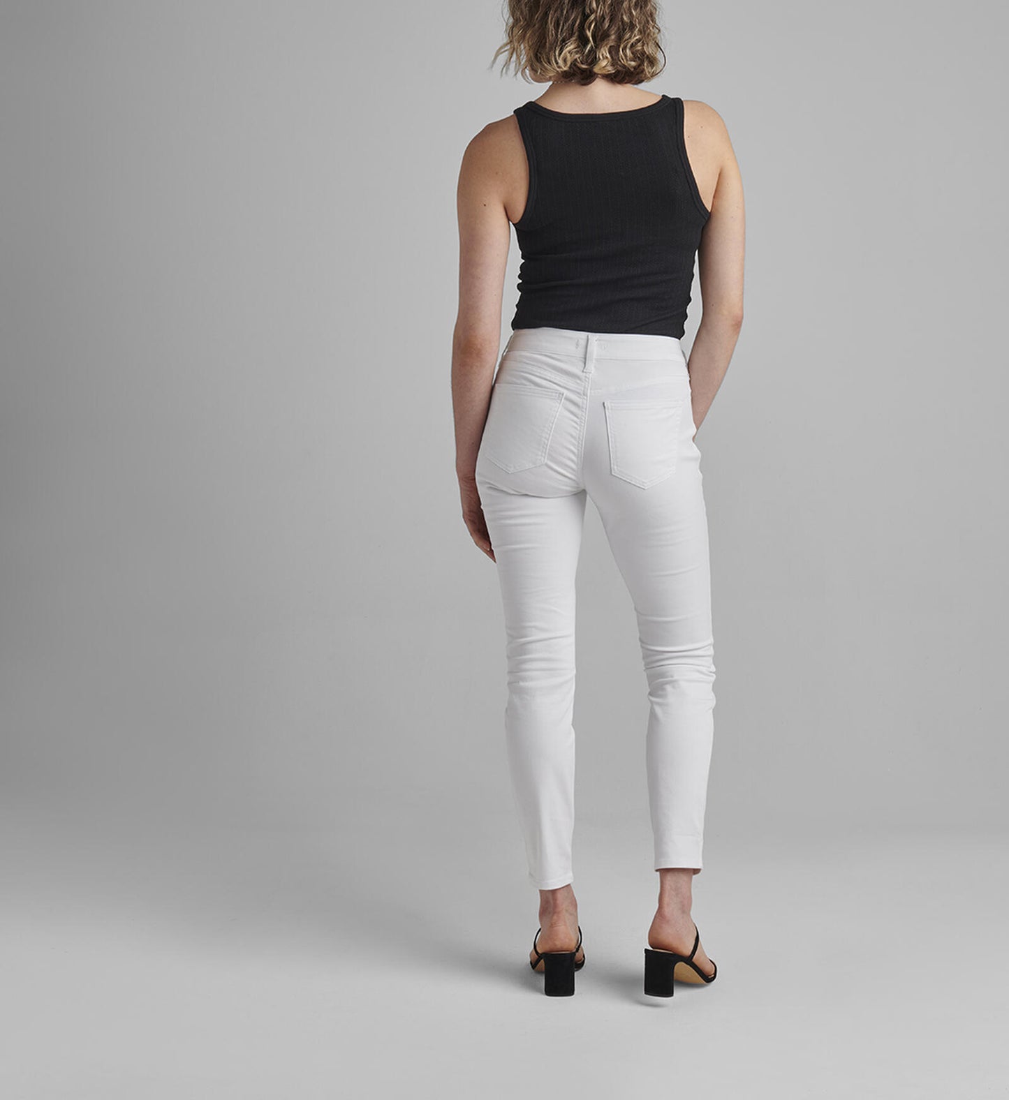 Silver Jeans - Suki Curvy Fit Mid Rise Skinny Leg 29” - White