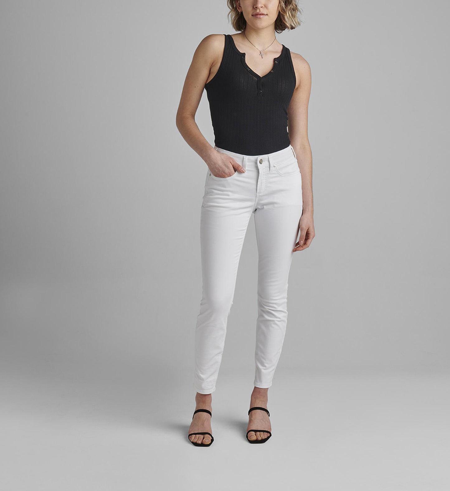 Silver Jeans - Suki Curvy Fit Mid Rise Skinny Leg 29” - White