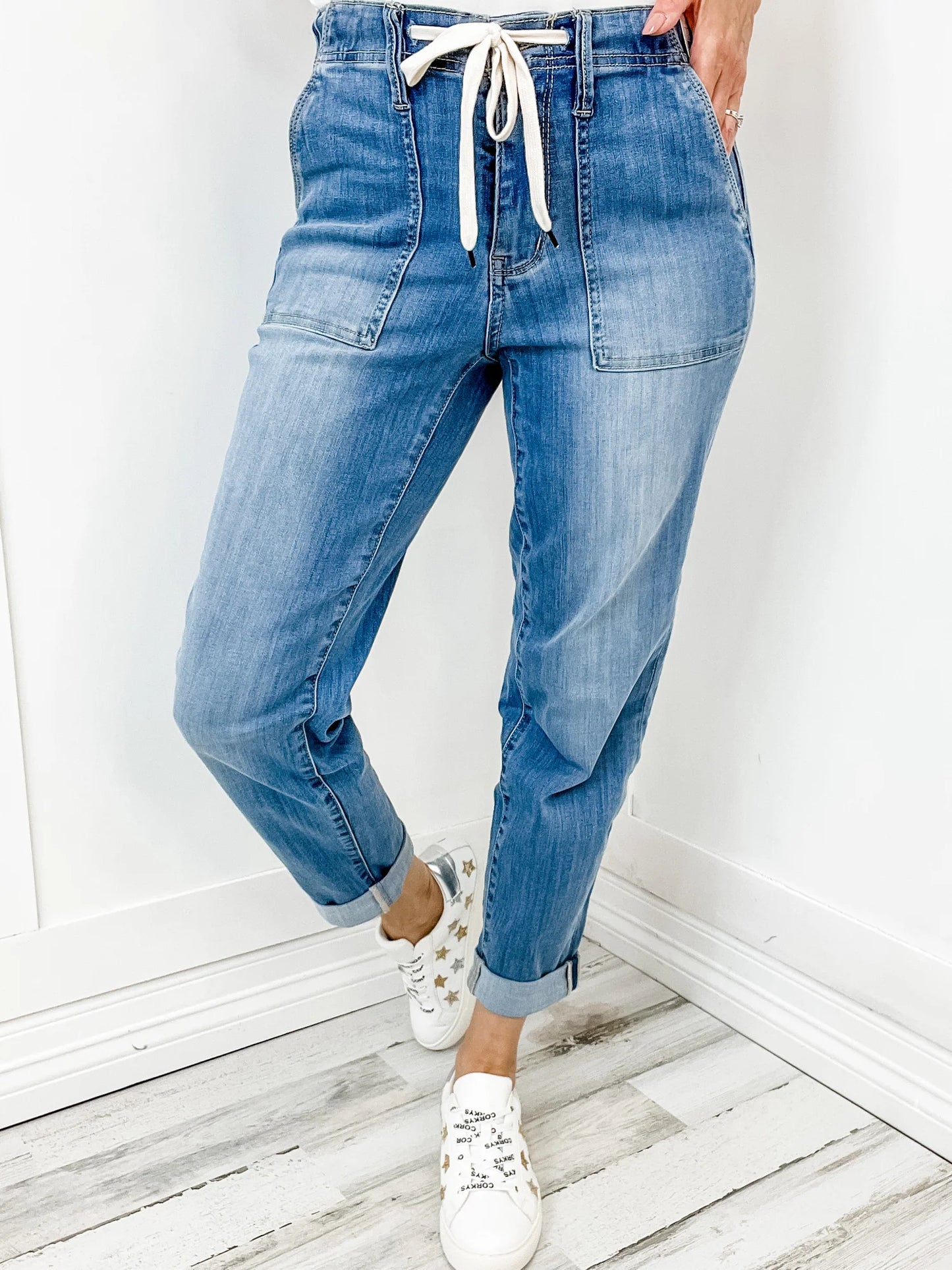 JUDY BLUE - HIGH RISE PULL-ON DENIM JOGGERS WITH DRAWSTRING
