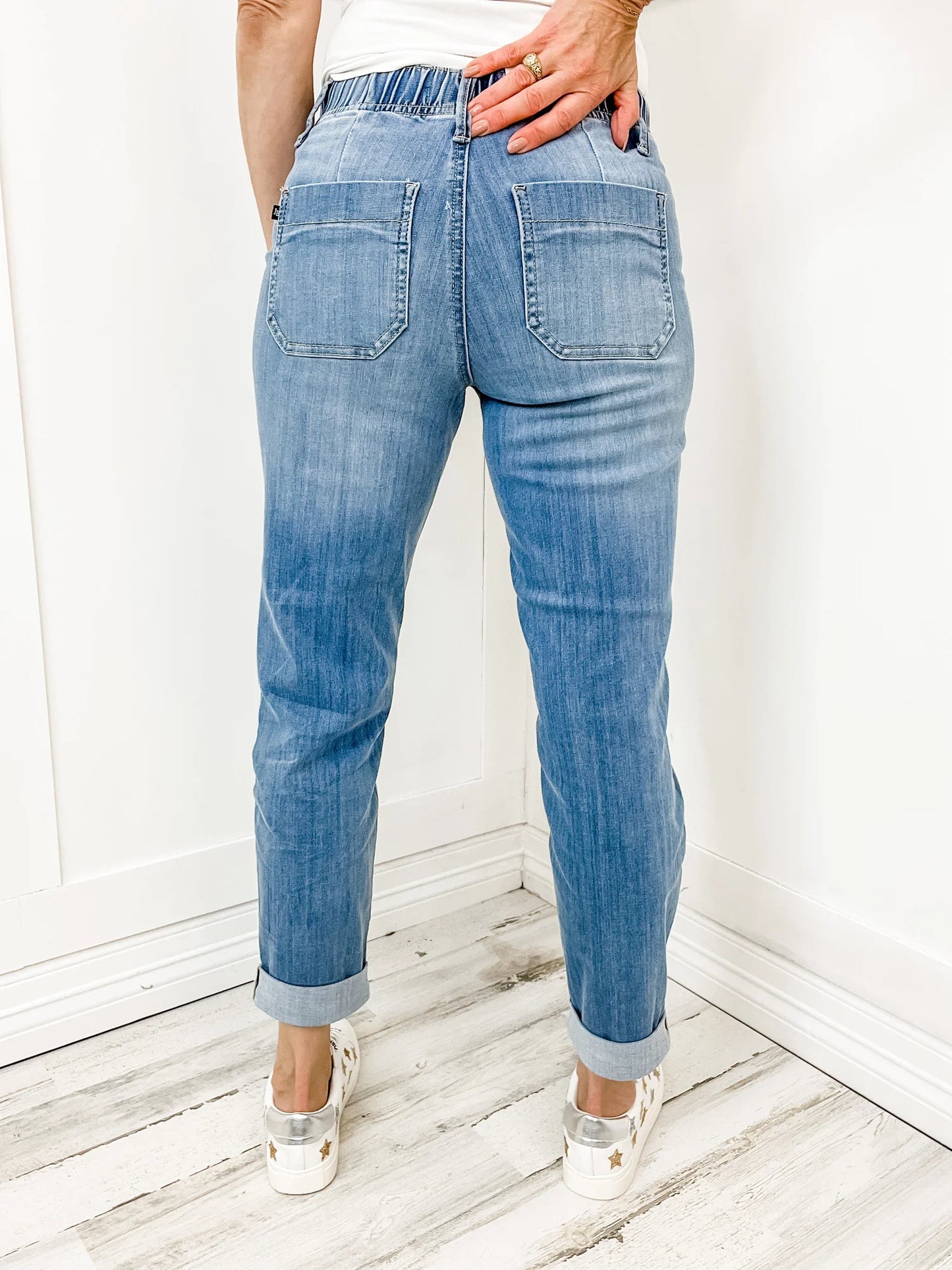 JUDY BLUE - HIGH RISE PULL-ON DENIM JOGGERS WITH DRAWSTRING