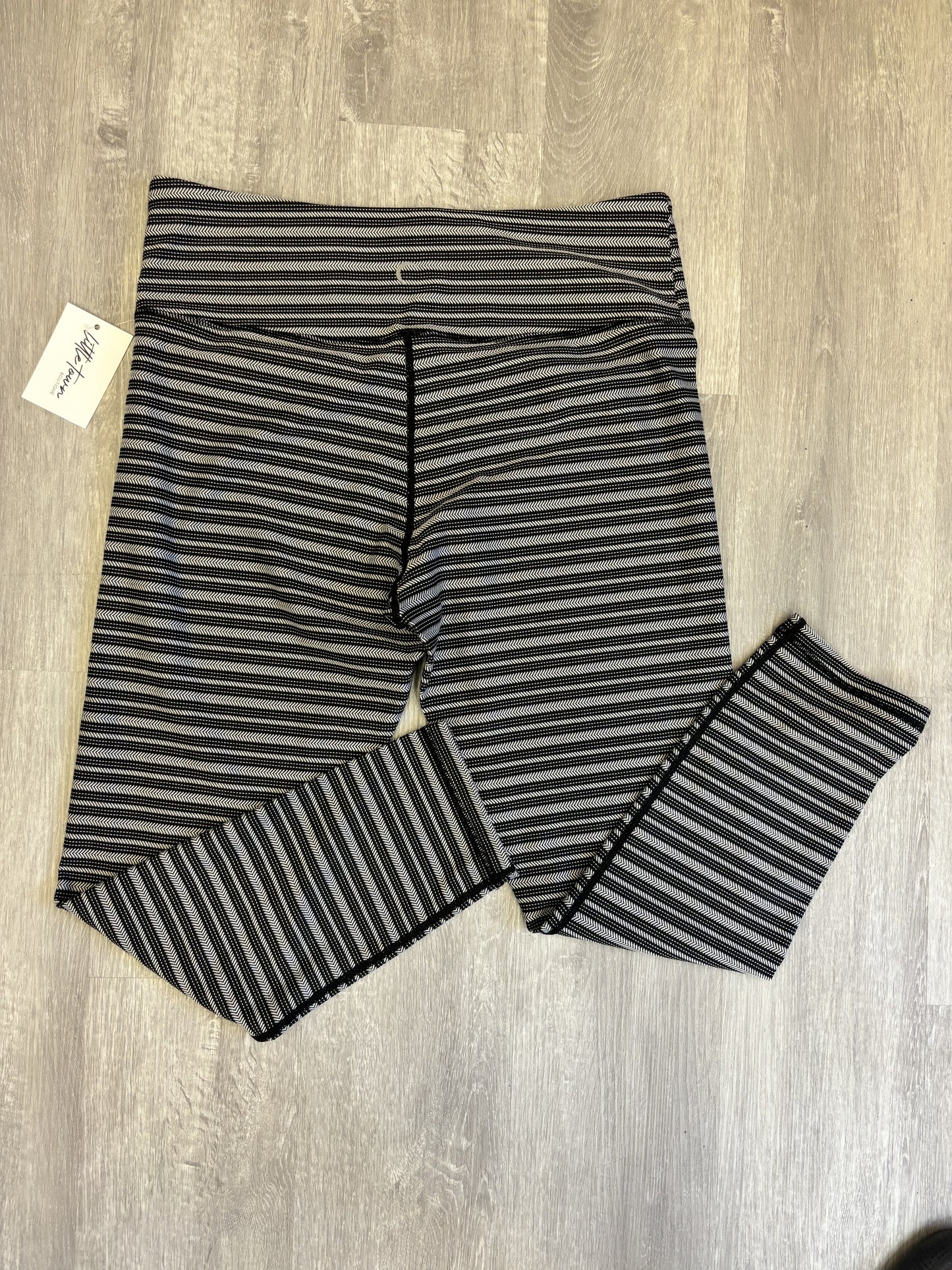 Pre-Loved Zyia Stripped Leggings 7/8 Length (14/16)