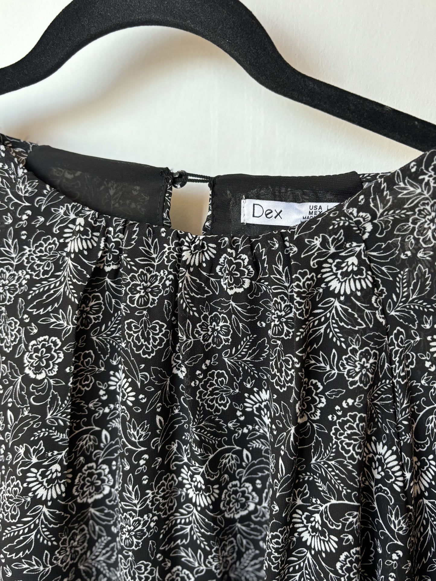 NWT DEX ELASTIC WAIST FLORAL BLOUSE