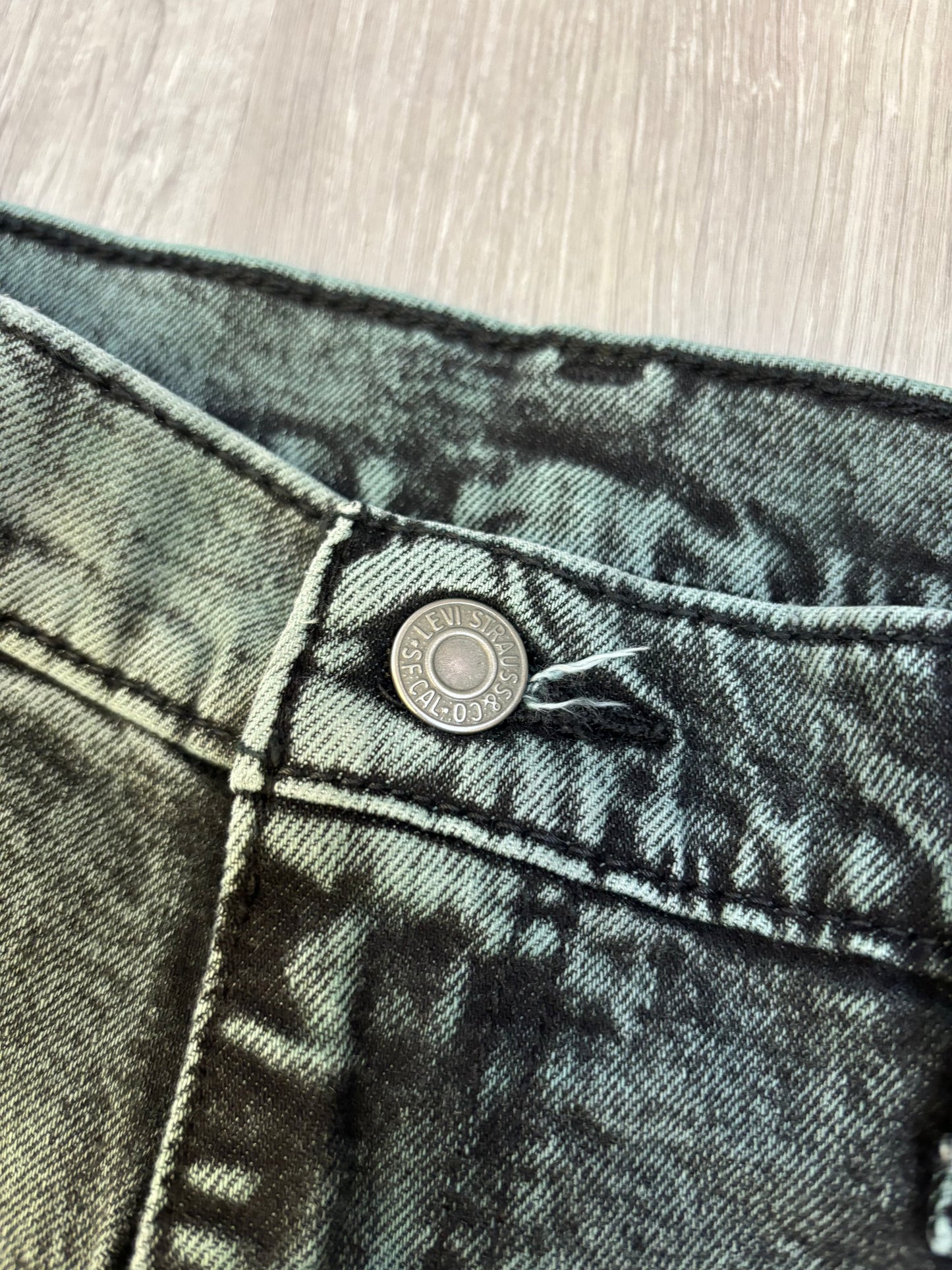 Pre-Loved Levi Strauss Bermuda Acid Wash Shorts