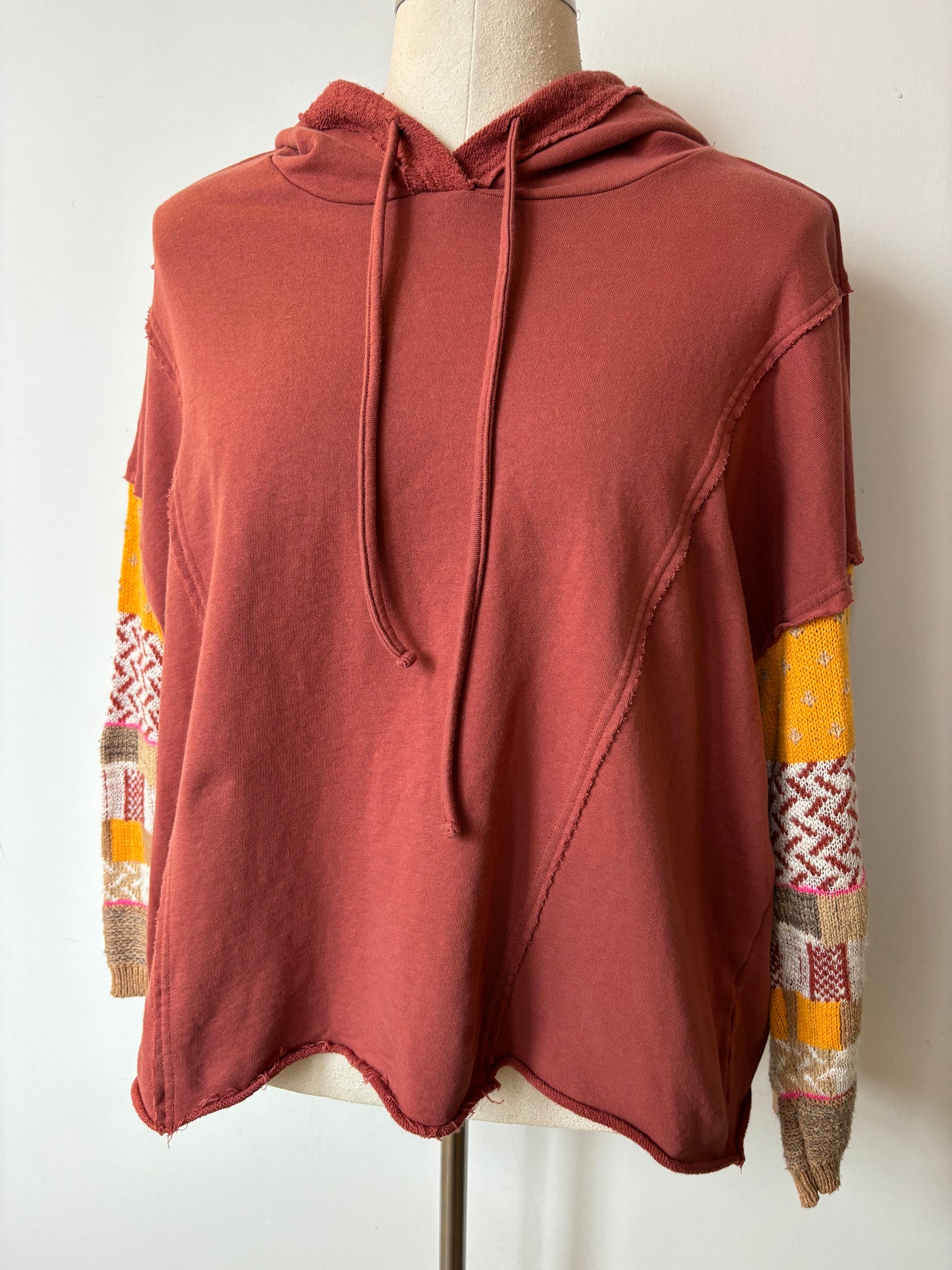 Pre-Loved Easel Pull-Over Sweater Knit Sleeves