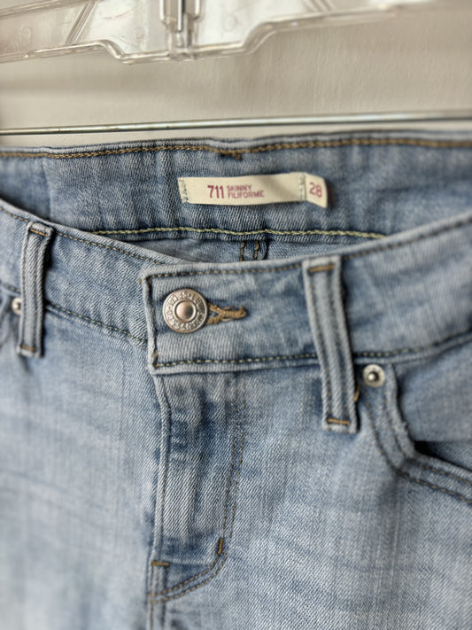 Pre-Loved Levi's 711 Skinny Light Wash Denim