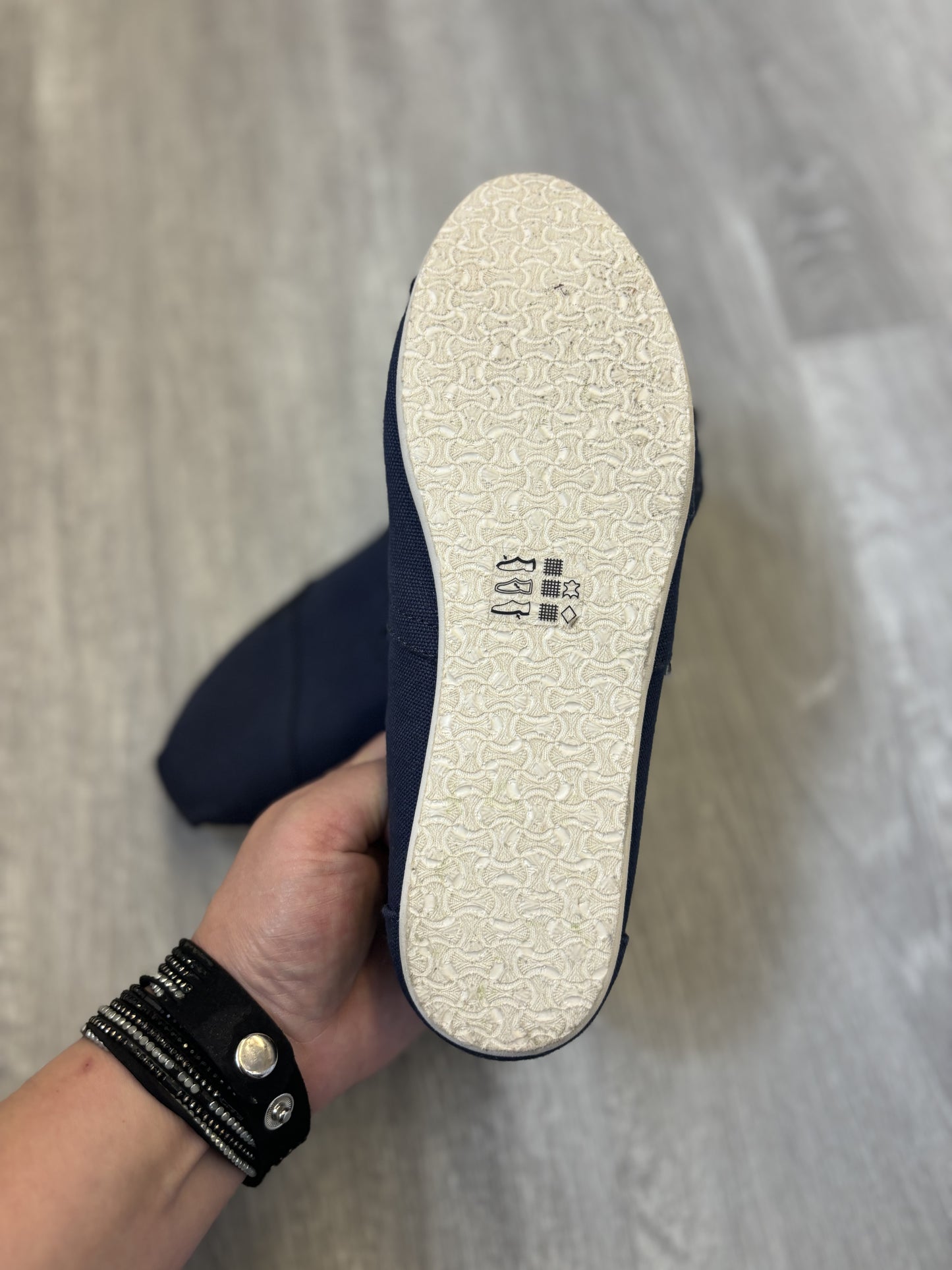 Pre-Loved Toms Navy Slip On