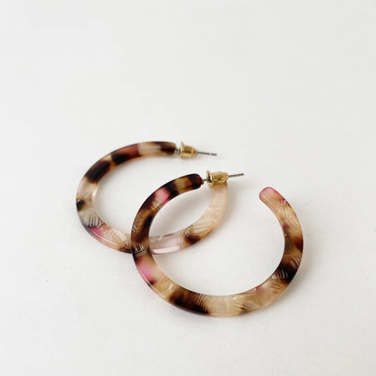 RESIN HOOP EARRINGS FUSCHIA