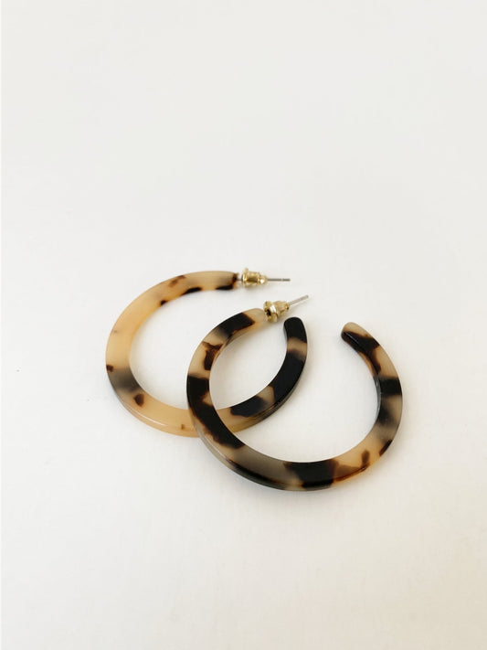 RESIN HOOP EARRINGS - CAMEO