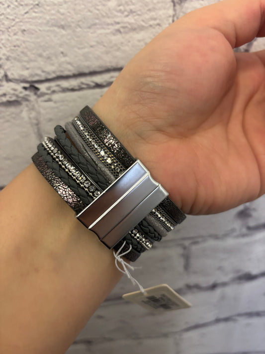 GREY MAGNETIC BRACELET