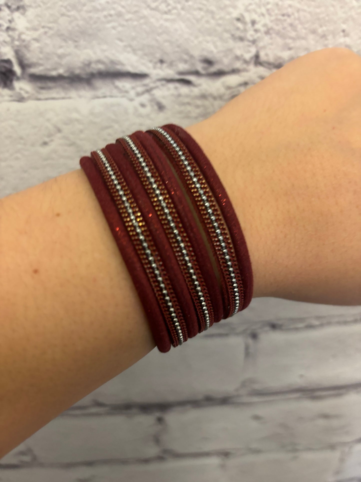 3080 - RED STRAND MAGNETIC BRACELET