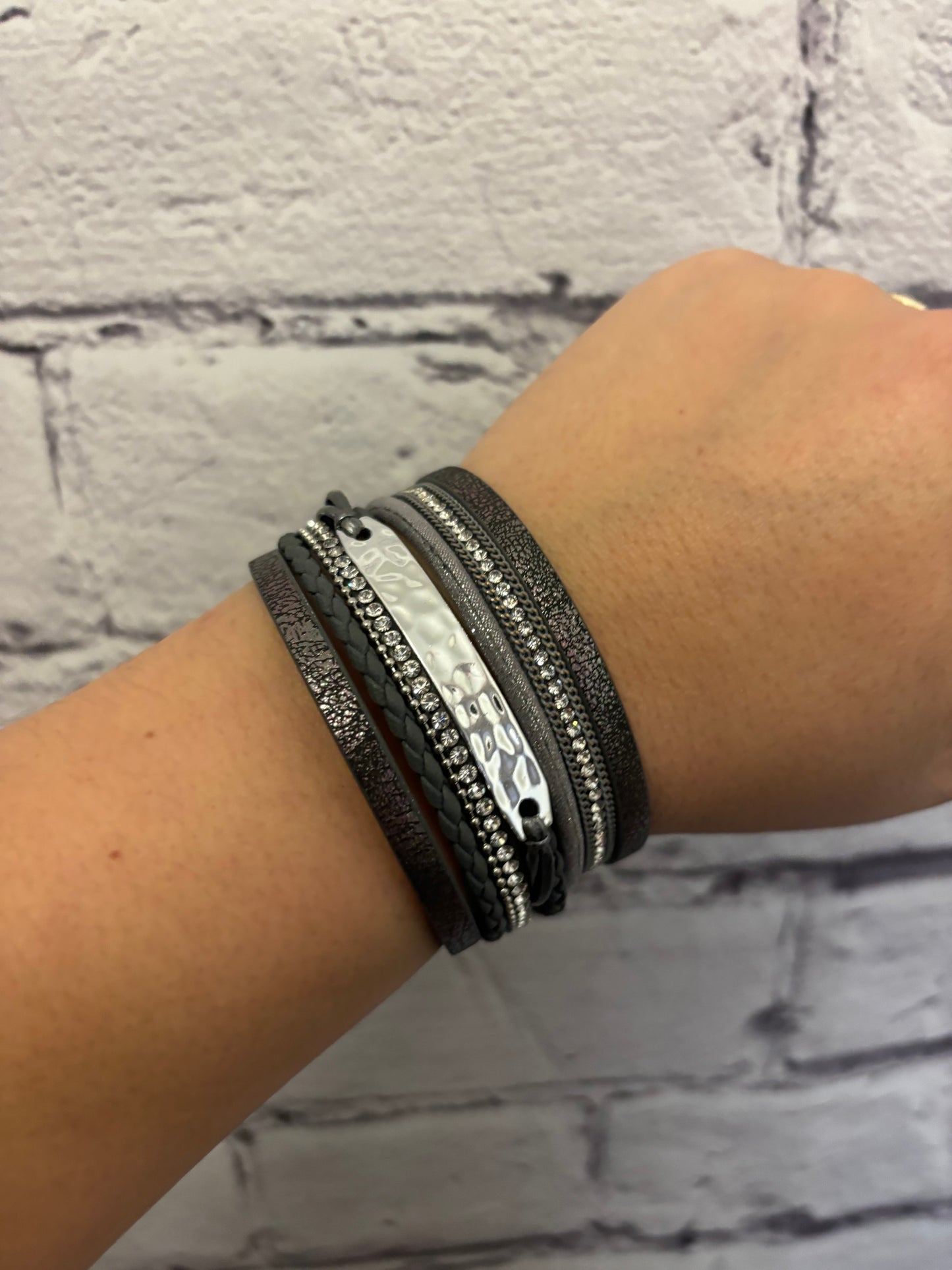 GREY MAGNETIC BRACELET