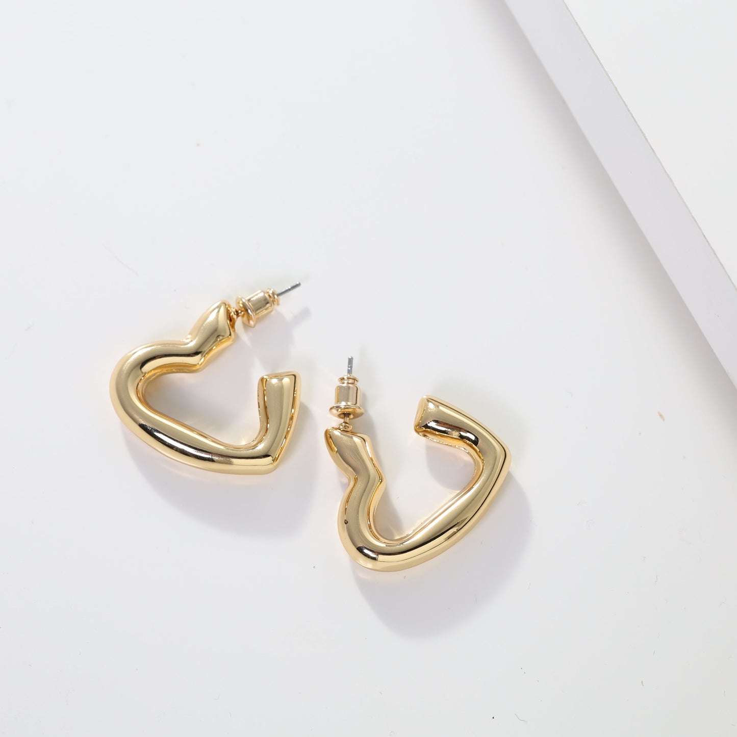 84260161 Merx Heart Earrings Gold