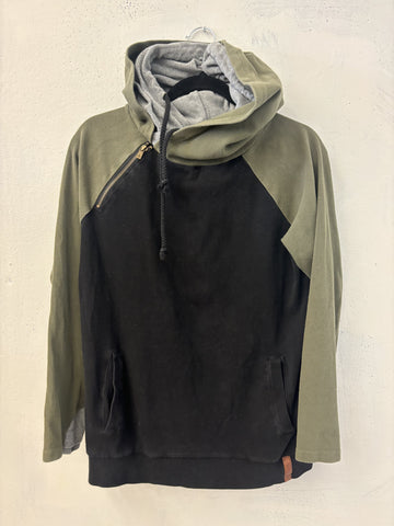PRELOVED AMPERSAND GREEN/BLACK SWEATER (LARGE)