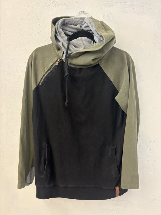 PRELOVED AMPERSAND GREEN/BLACK SWEATER (LARGE)