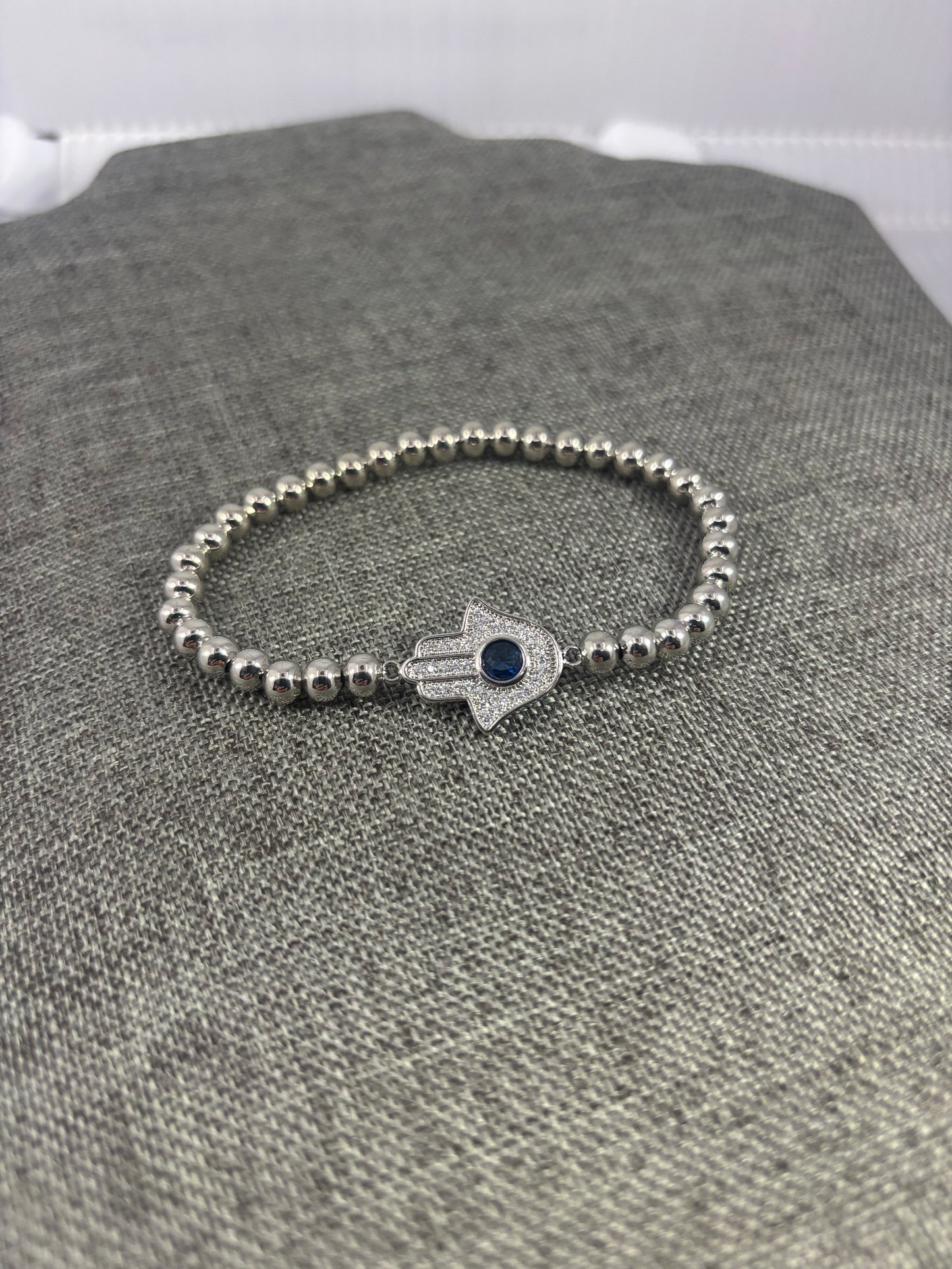 Palm Stretchable Bracelet with sapphire stone