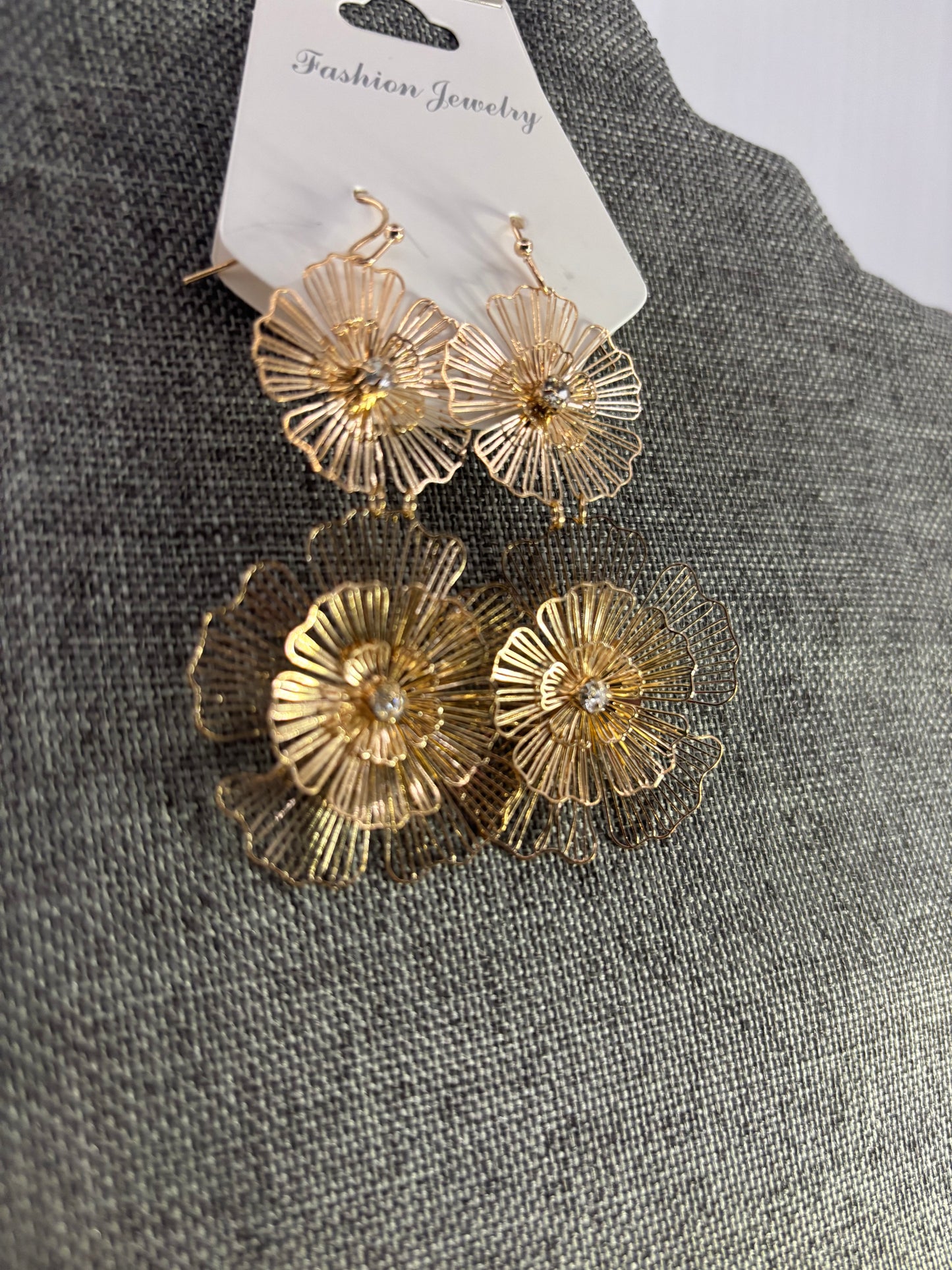 Light Flower Earrings Gold