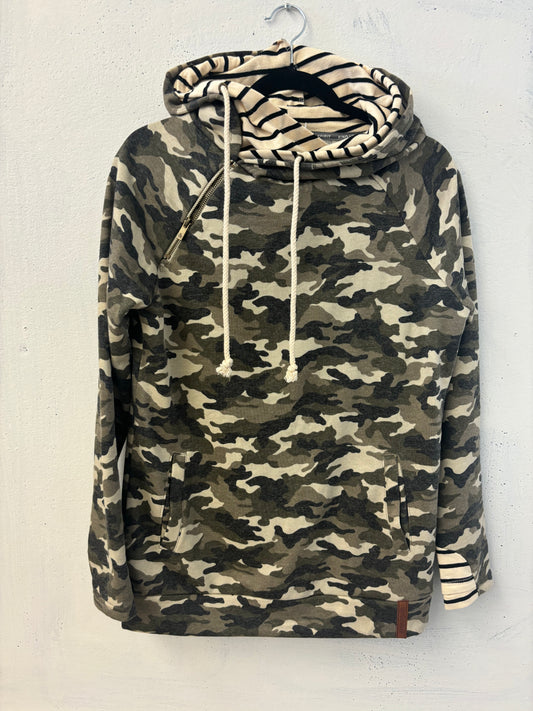 PRELOVED - AMPERSAND CAMO STRIPPED SWEATER